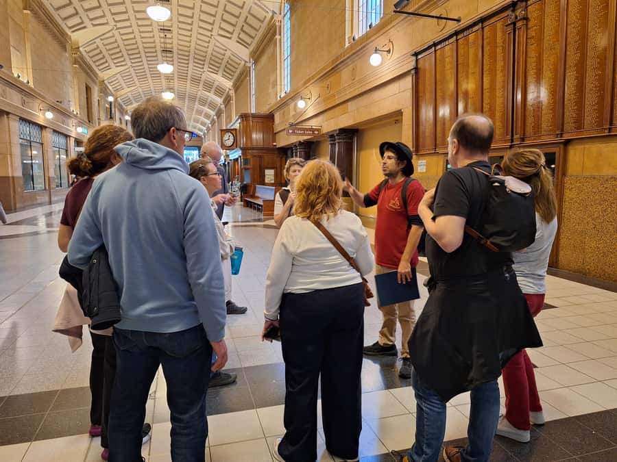 Adelaide: Guided Ultimate Walking Tour with Drink and Snack - Victoria Square and Rundle Mall: get your bearings without boredom