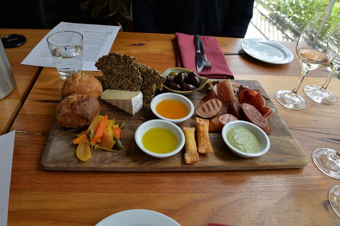 Adelaide Japanese Group Winery Day Tour in Barossa and Hahndorf - Lunch at the winery: fueling the second half without derailing the day