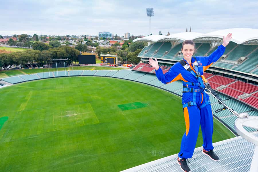Adelaide: Rooftop Climbing Experience of the Adelaide Oval - City View area: seeing the Oval and the city at the same time