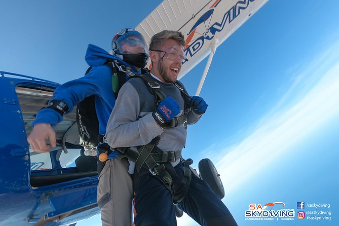 SA Skydiving Adelaide - Langhorne Creek - Tandem jump over Lake Alexandrina, run by a crew that actually makes it easy